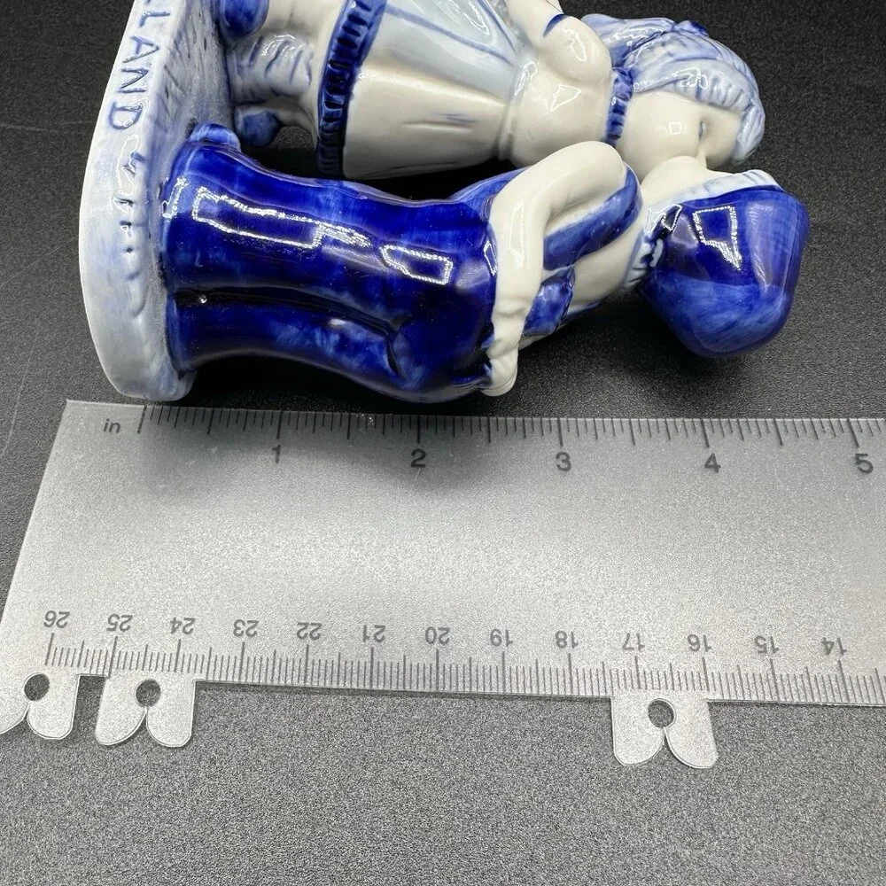Vintage Delft Blue Kissing Dutch Couple Figurine 4.5